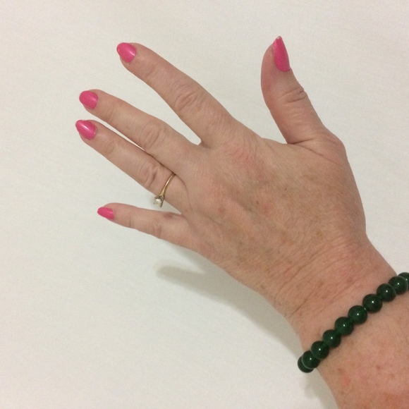 Women's Green Agate Stone Stretch Bracelet - Picture 2 of 2